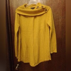 Design History size Small Mustard yellow cable knit sweater
